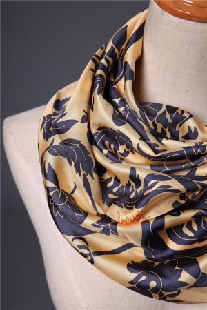 کارخانه سفارشی چاپ دیجیتال ابریشم 90 * 90cm مربع روسری نمونه رایگان